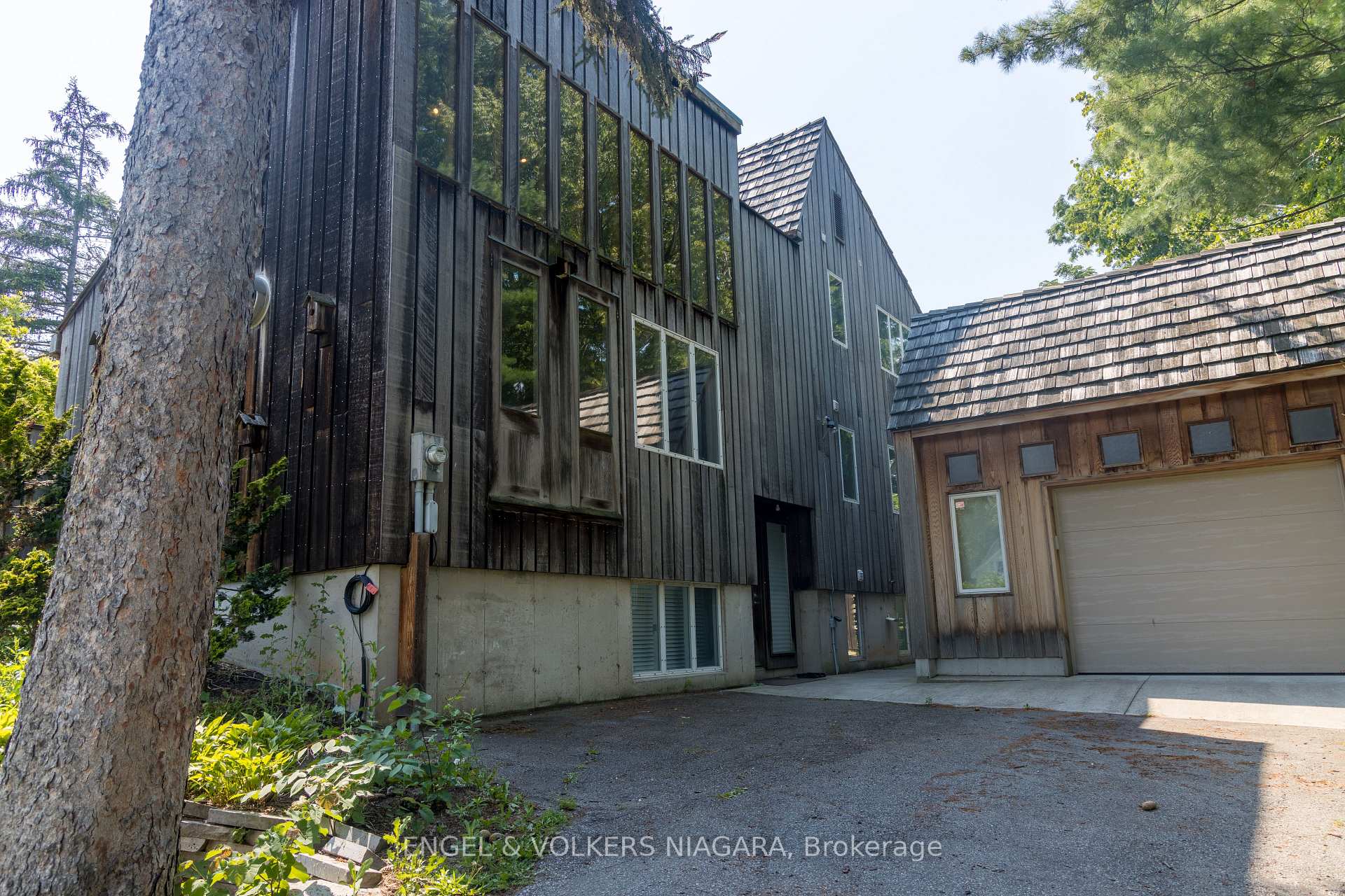Photo 2 of 89 Byron Street, Niagara-on-the-Lake, Town — HOMEH