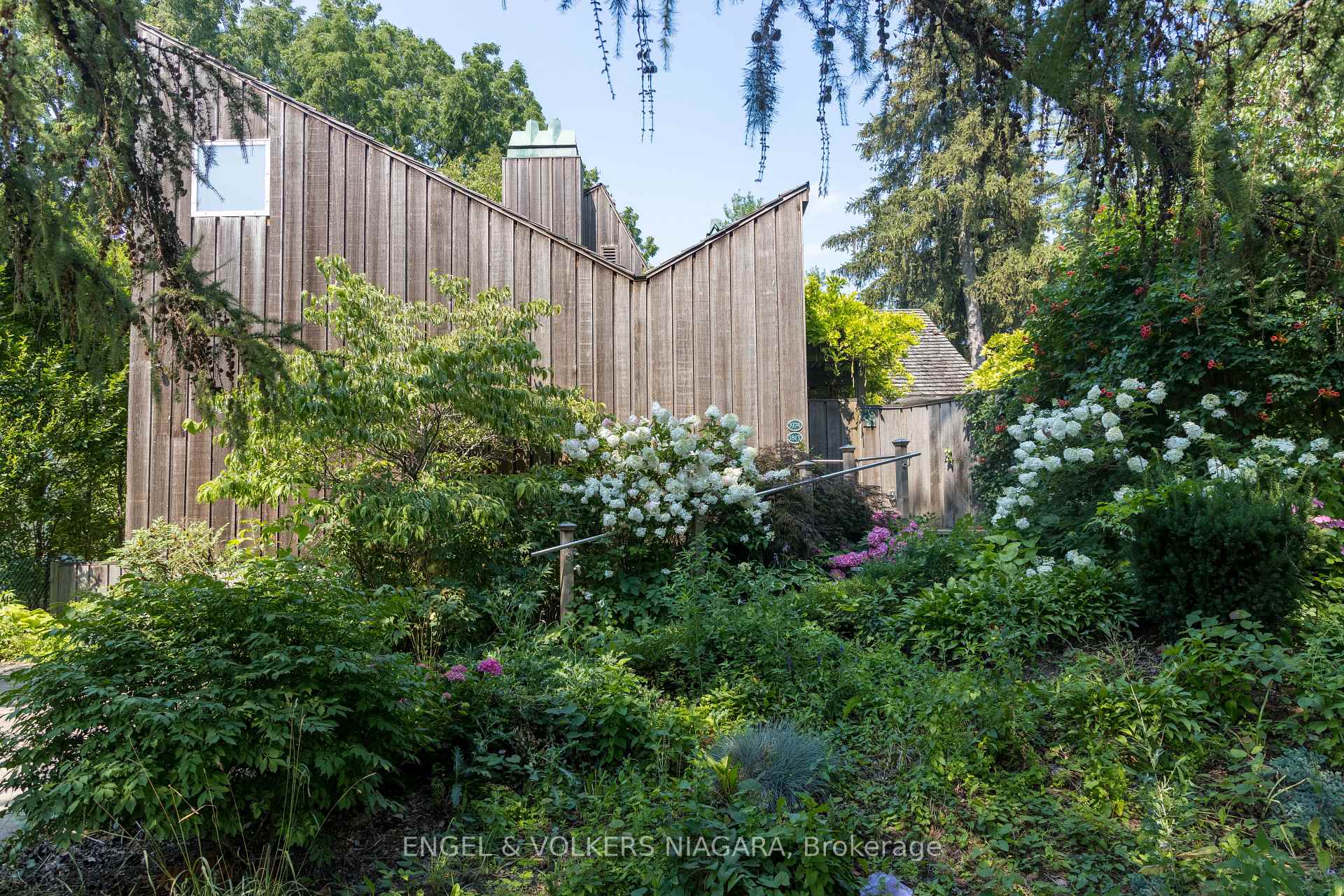 Photo 4 of 89 Byron Street, Niagara-on-the-Lake, Town — HOMEH