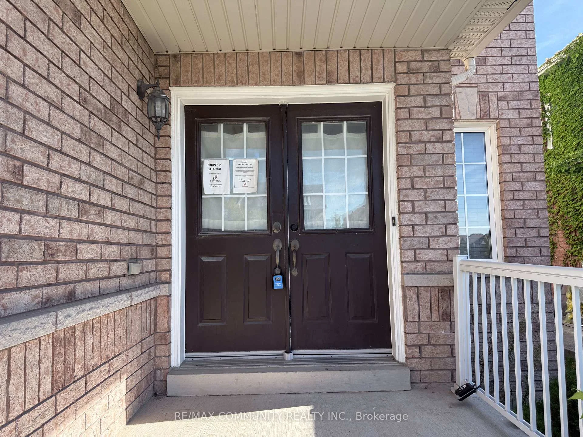 Photo 4 of 3 Baycliffe Drive, Whitby, Williamsburg — HOMEH