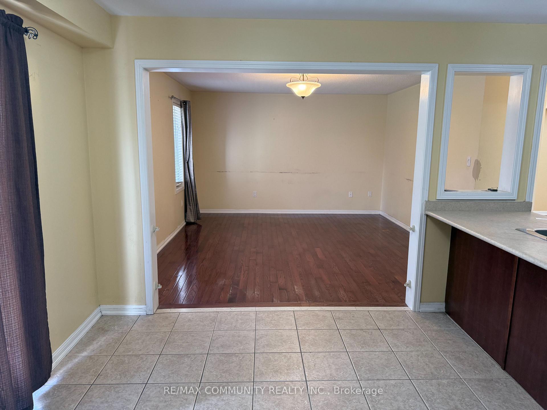 Photo 11 of 3 Baycliffe Drive, Whitby, Williamsburg — HOMEH
