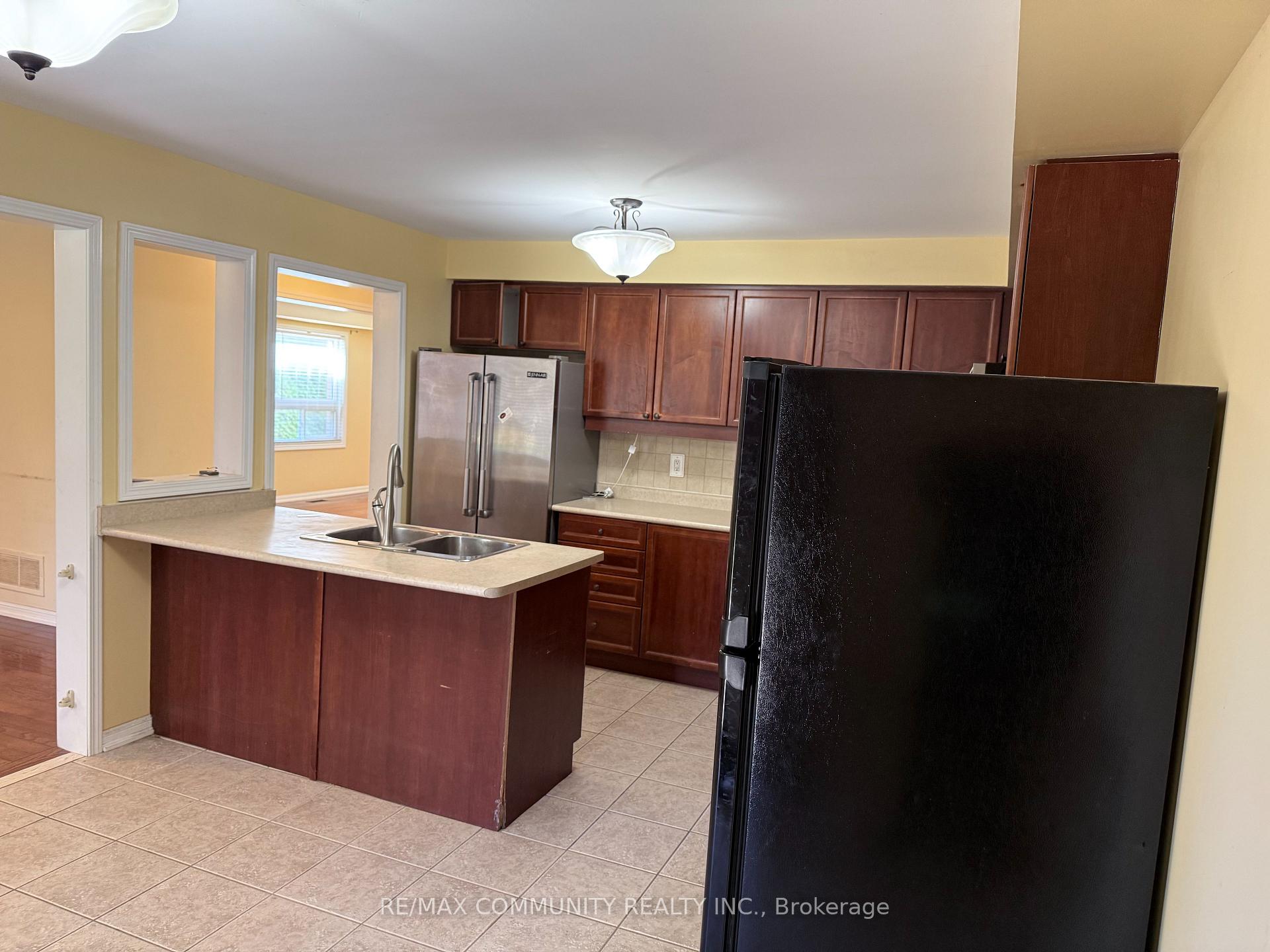 Photo 12 of 3 Baycliffe Drive, Whitby, Williamsburg — HOMEH