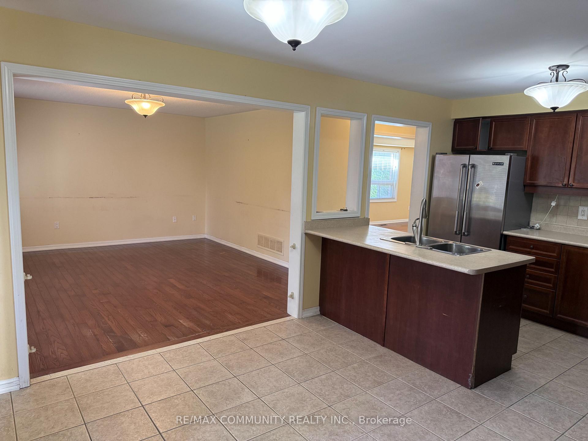 Photo 13 of 3 Baycliffe Drive, Whitby, Williamsburg — HOMEH