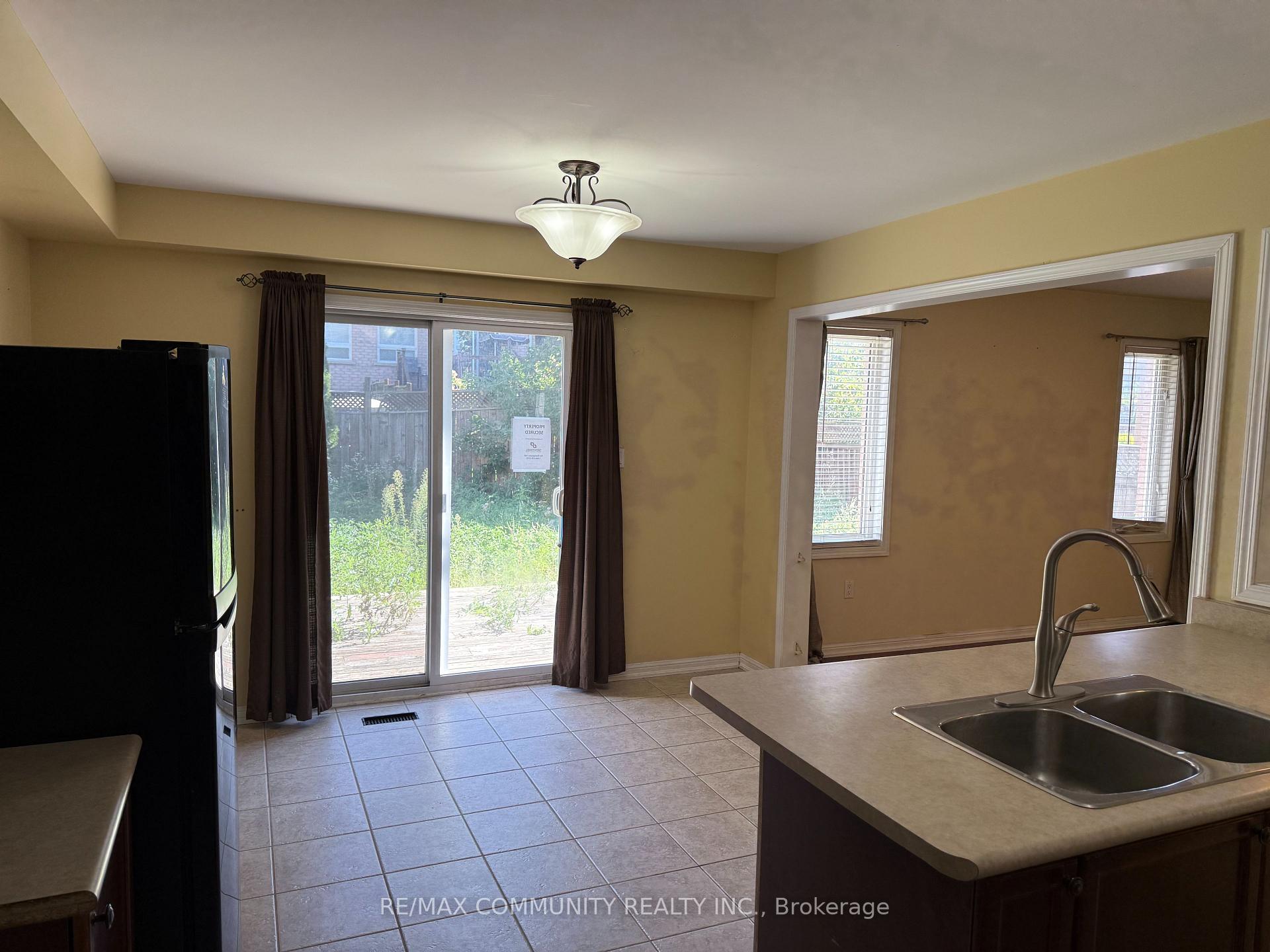 Photo 14 of 3 Baycliffe Drive, Whitby, Williamsburg — HOMEH