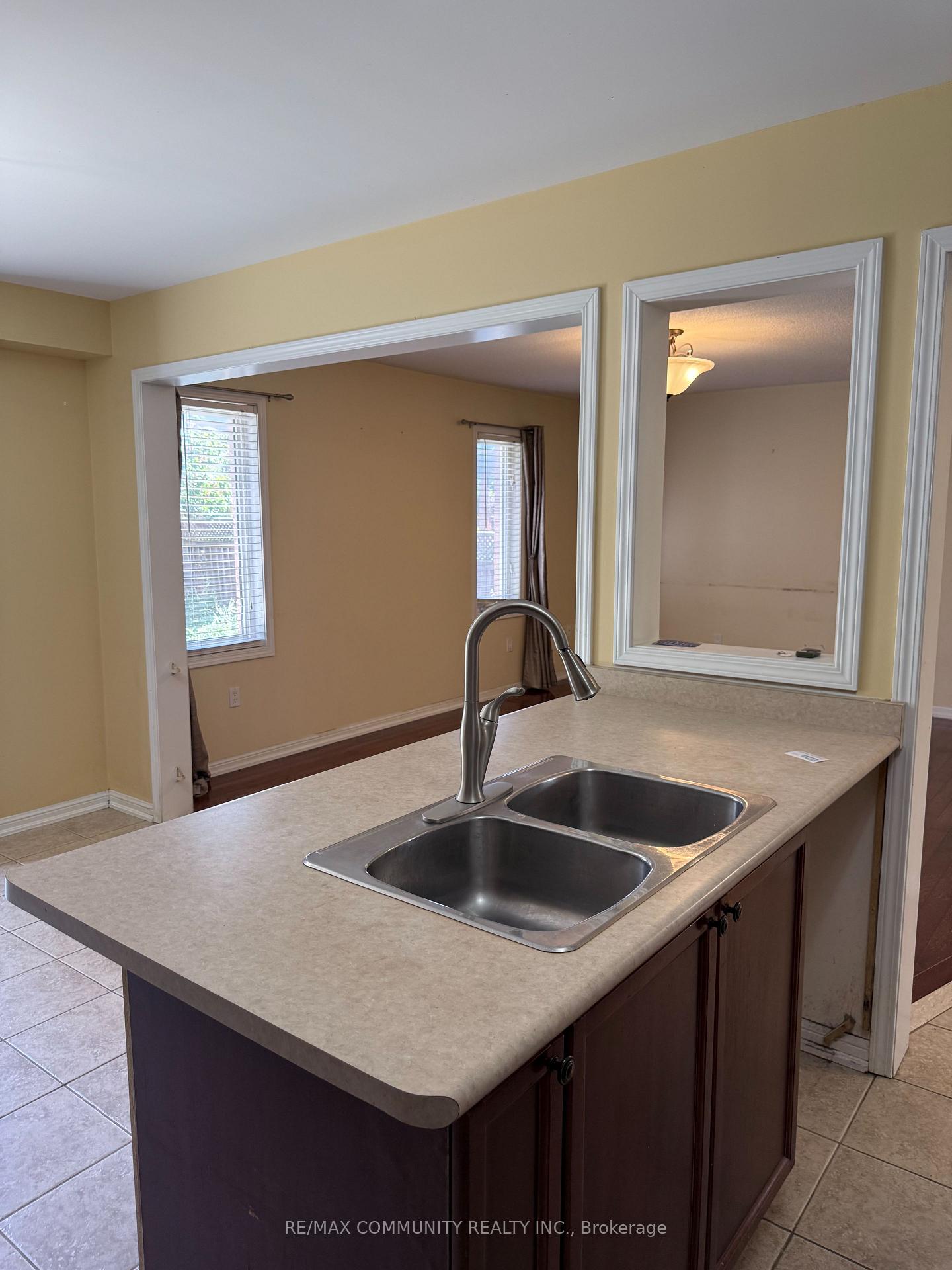 Photo 18 of 3 Baycliffe Drive, Whitby, Williamsburg — HOMEH