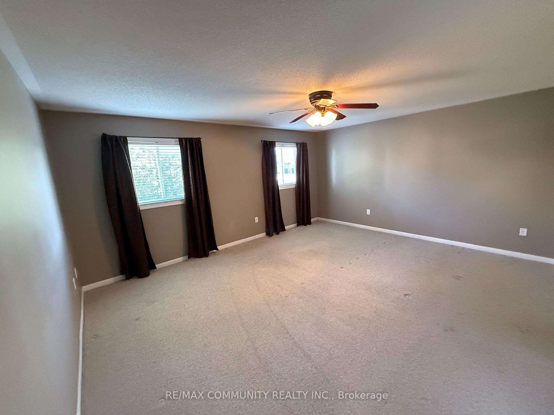 Photo 24 of 3 Baycliffe Drive, Whitby, Williamsburg — HOMEH
