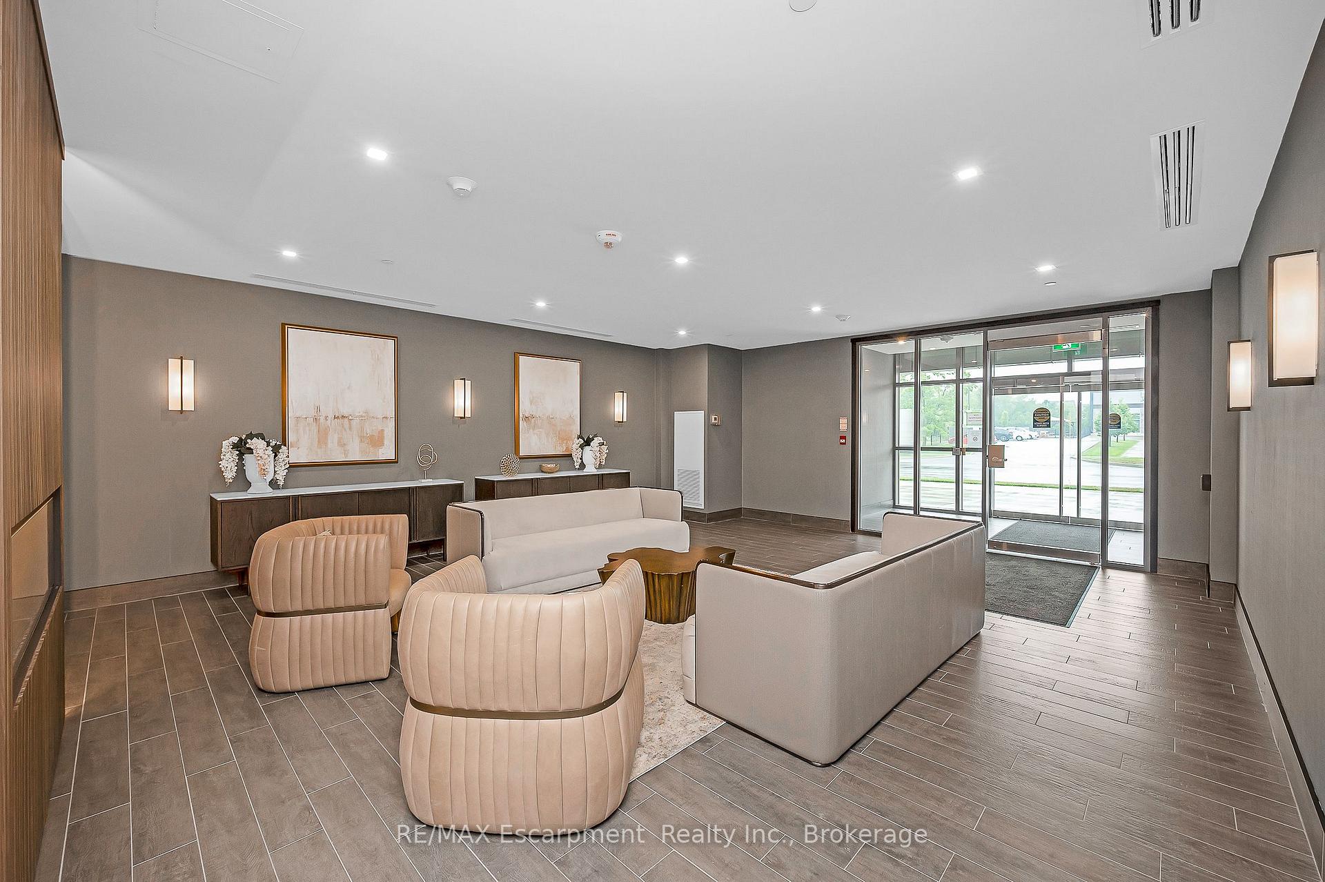 Photo 4 of Unit 309, 470 Dundas Street E, Hamilton, Waterdown — HOMEH