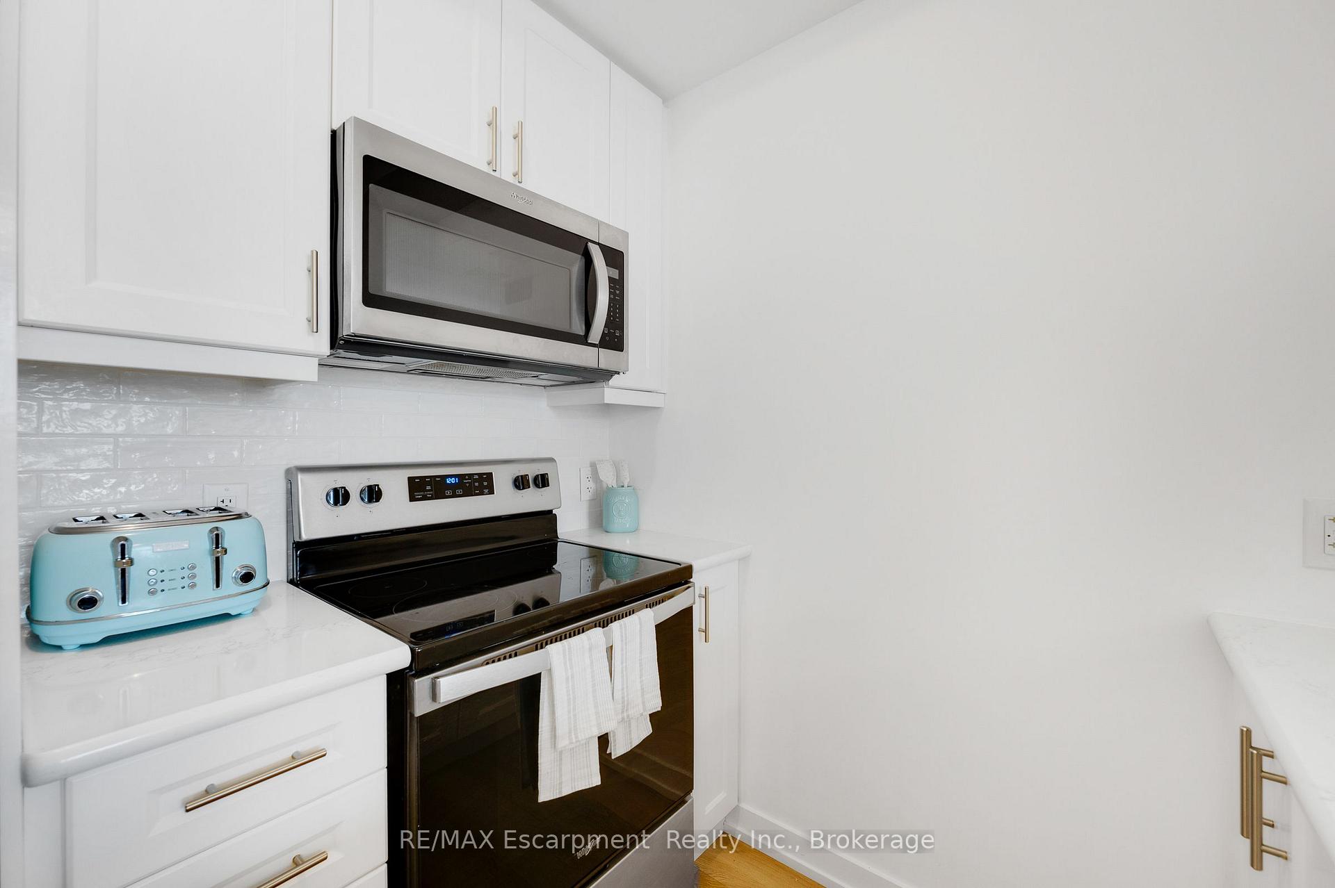 Photo 9 of Unit 309, 470 Dundas Street E, Hamilton, Waterdown — HOMEH