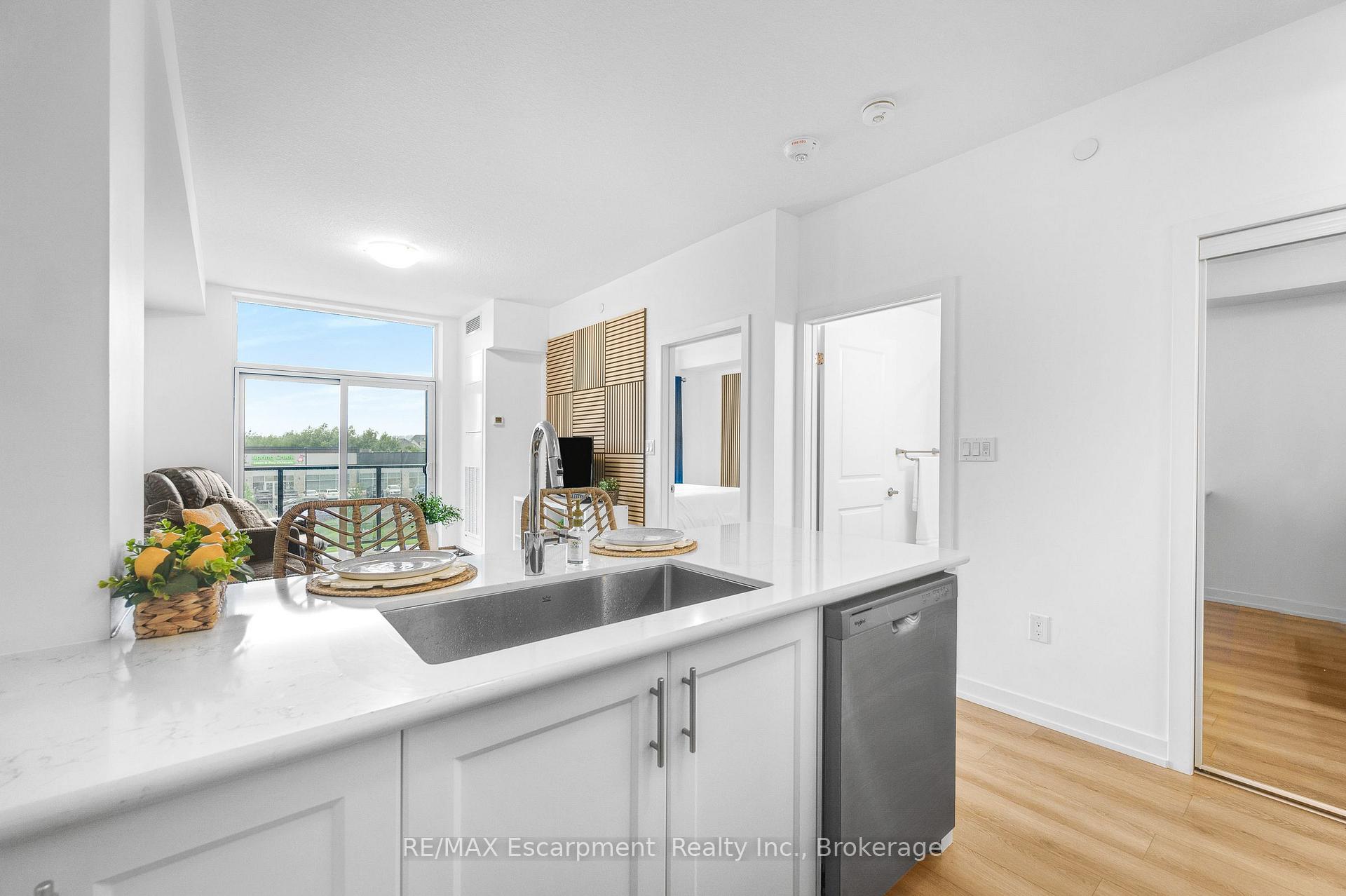 Photo 10 of Unit 309, 470 Dundas Street E, Hamilton, Waterdown — HOMEH