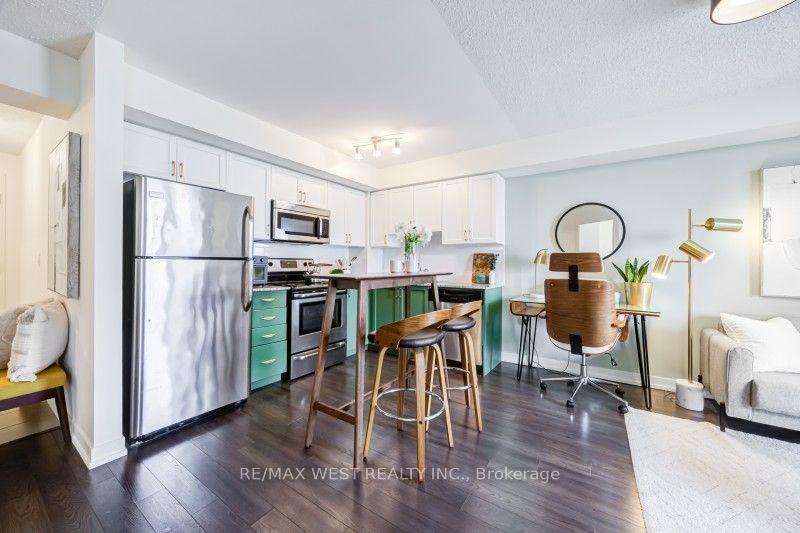 Photo 3 of Unit 704, 812 Lansdowne Avenue, Toronto, Dovercourt-Wallace Emerson-Junction — HOMEH