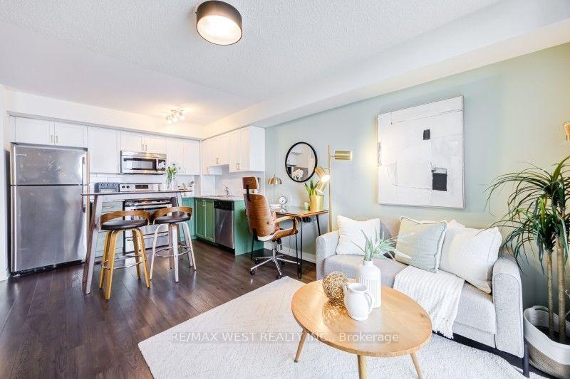 Photo 7 of Unit 704, 812 Lansdowne Avenue, Toronto, Dovercourt-Wallace Emerson-Junction — HOMEH