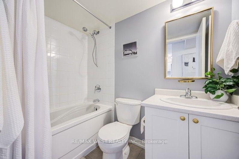 Photo 9 of Unit 704, 812 Lansdowne Avenue, Toronto, Dovercourt-Wallace Emerson-Junction — HOMEH