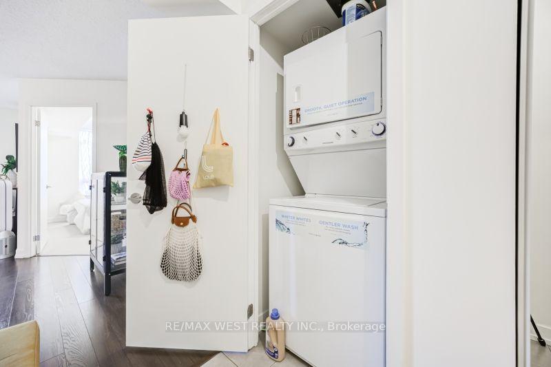 Photo 12 of Unit 704, 812 Lansdowne Avenue, Toronto, Dovercourt-Wallace Emerson-Junction — HOMEH