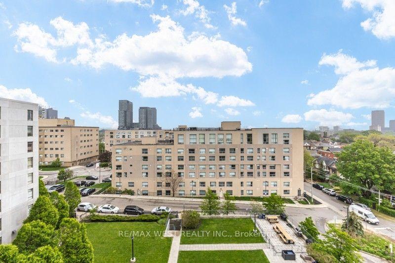Photo 16 of Unit 704, 812 Lansdowne Avenue, Toronto, Dovercourt-Wallace Emerson-Junction — HOMEH