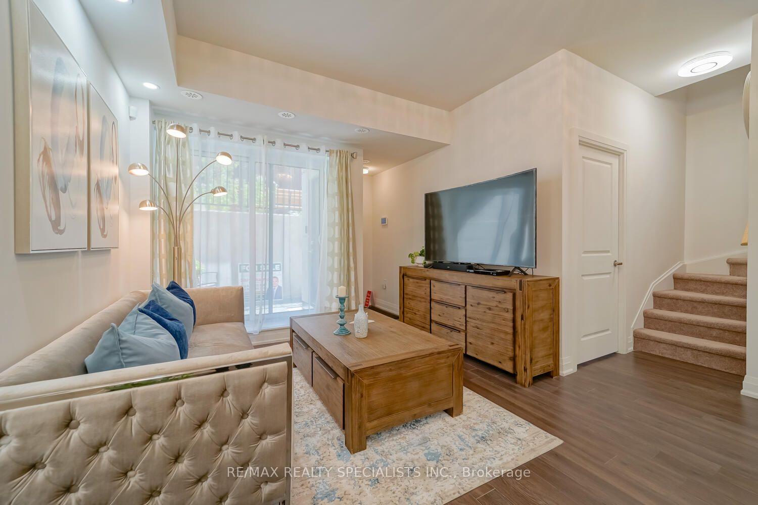 Photo 6 of Unit D902, 5289 Highway 7, Vaughan, Vaughan Grove — HOMEH
