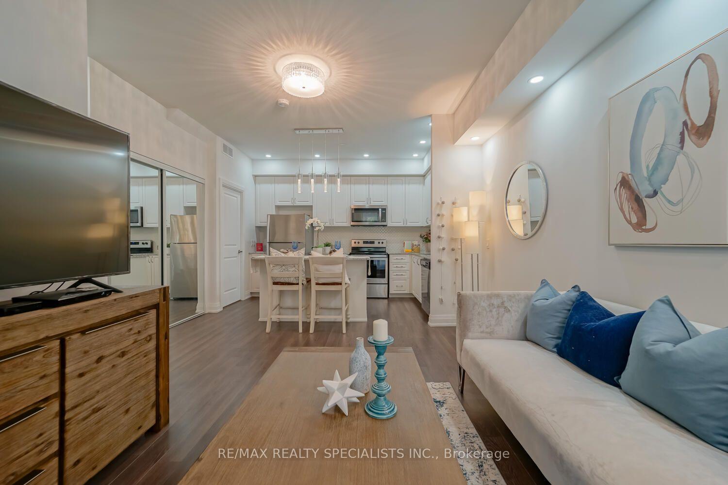 Photo 7 of Unit D902, 5289 Highway 7, Vaughan, Vaughan Grove — HOMEH