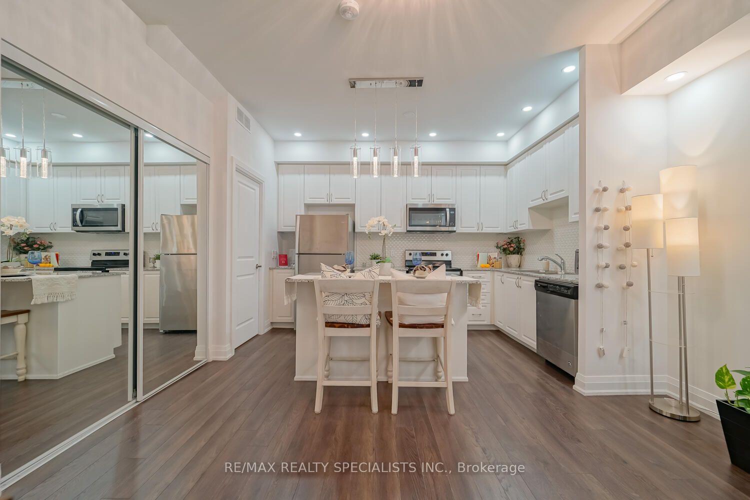 Photo 9 of Unit D902, 5289 Highway 7, Vaughan, Vaughan Grove — HOMEH