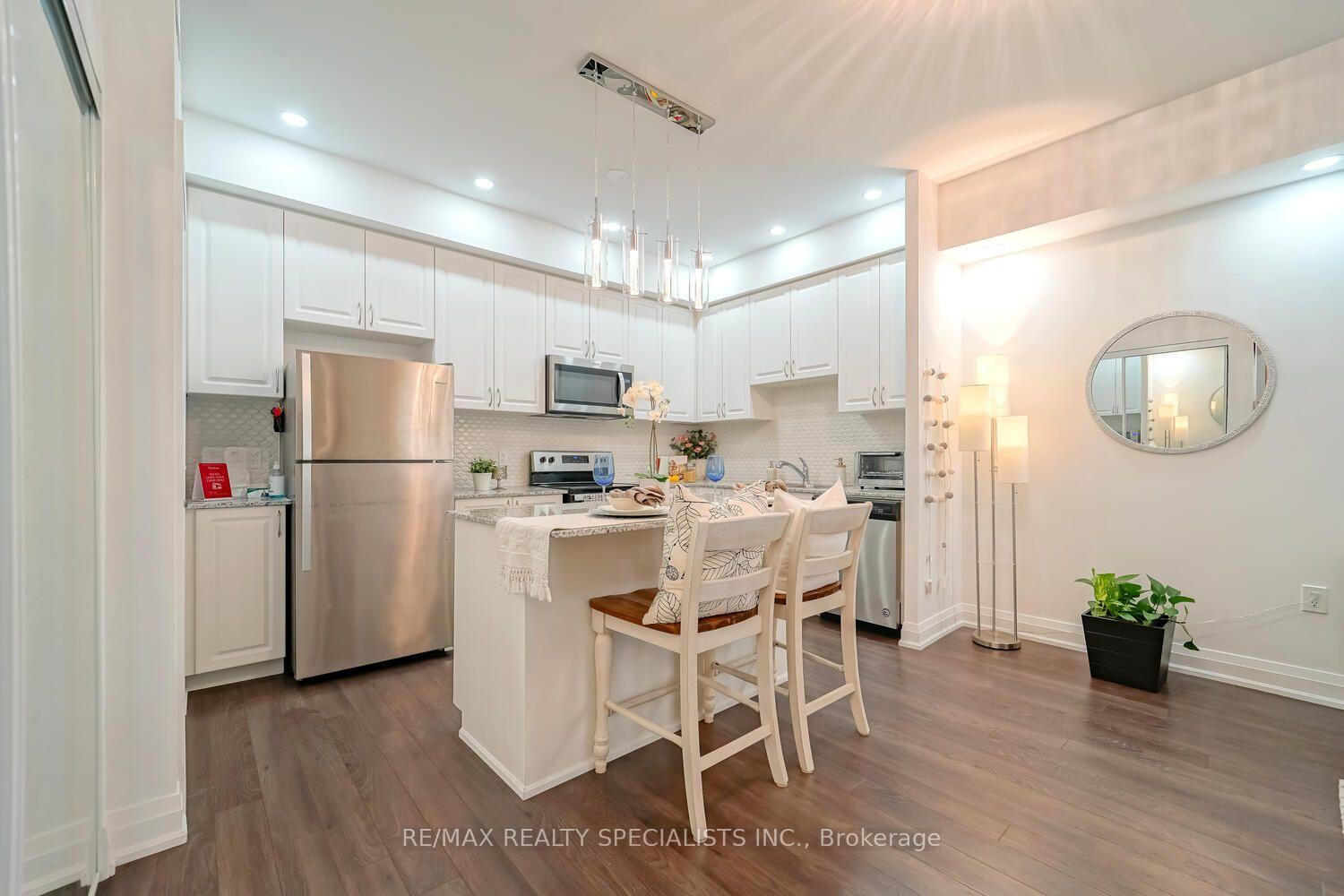 Photo 11 of Unit D902, 5289 Highway 7, Vaughan, Vaughan Grove — HOMEH