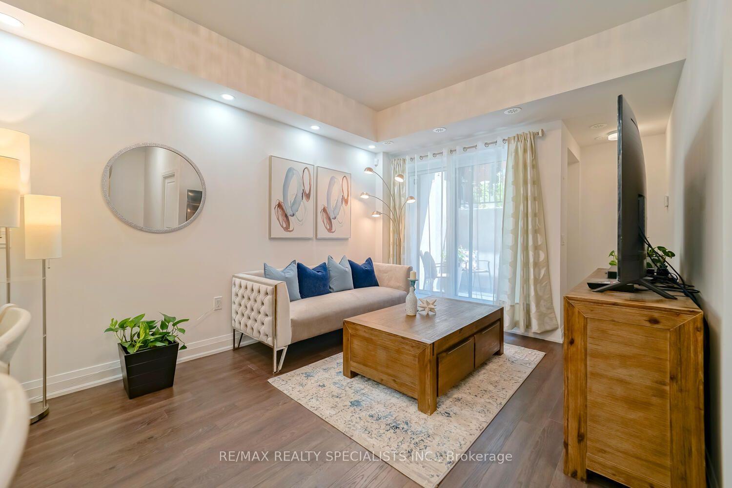 Photo 12 of Unit D902, 5289 Highway 7, Vaughan, Vaughan Grove — HOMEH