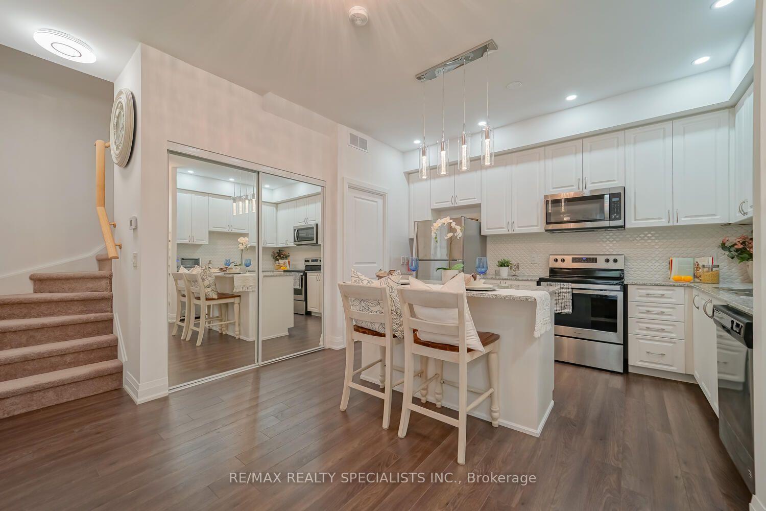 Photo 14 of Unit D902, 5289 Highway 7, Vaughan, Vaughan Grove — HOMEH