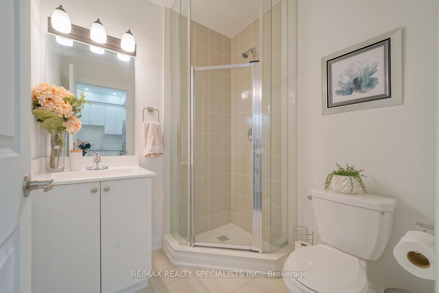 Photo 19 of Unit D902, 5289 Highway 7, Vaughan, Vaughan Grove — HOMEH