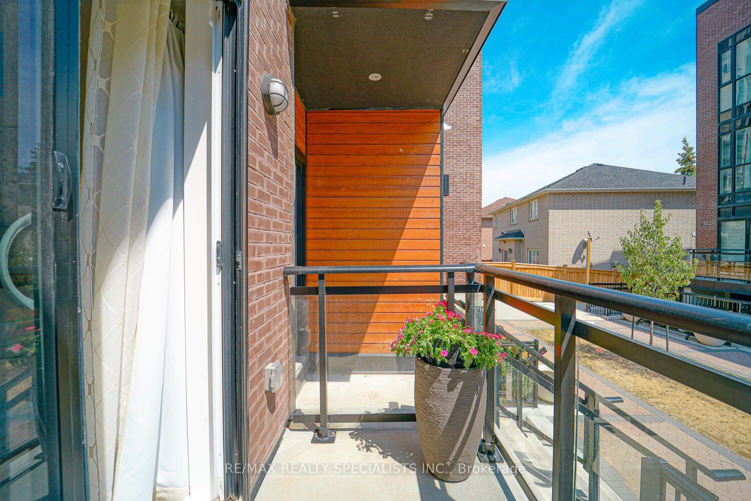 Photo 37 of Unit D902, 5289 Highway 7, Vaughan, Vaughan Grove — HOMEH
