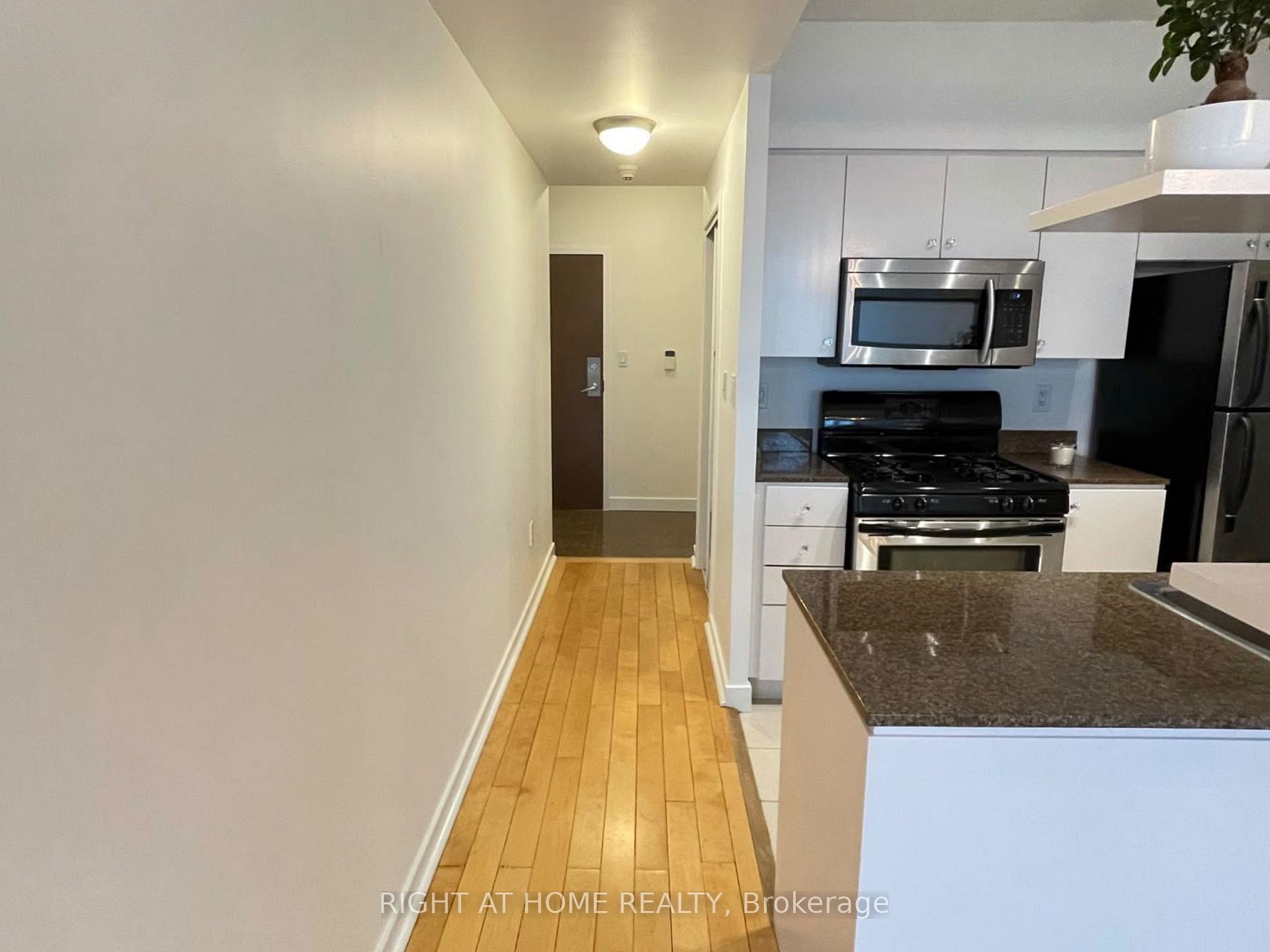 Photo 2 of Unit 811, 35 Mariner Terrace, Toronto, Waterfront Communities — HOMEH