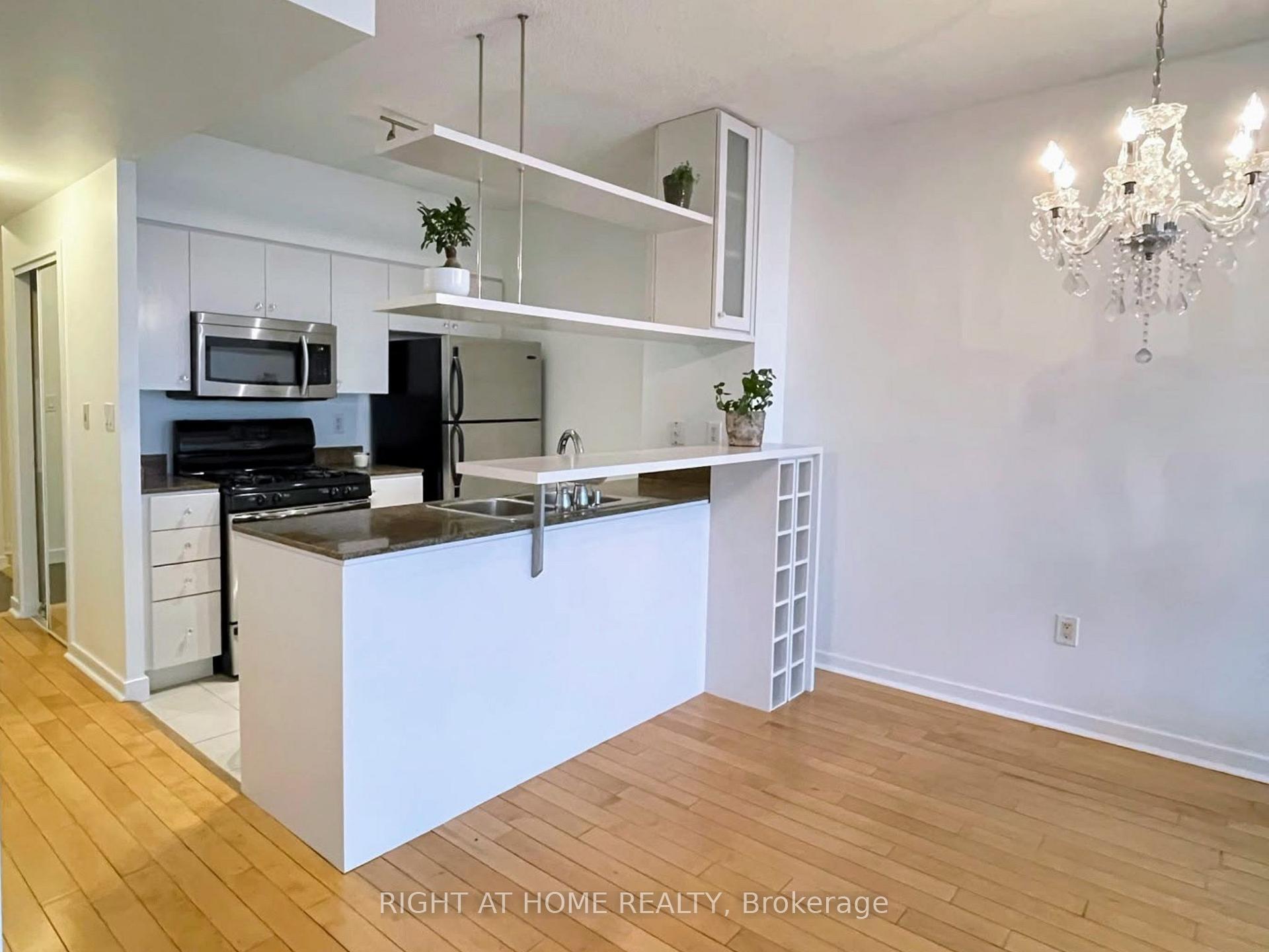 Photo 3 of Unit 811, 35 Mariner Terrace, Toronto, Waterfront Communities — HOMEH