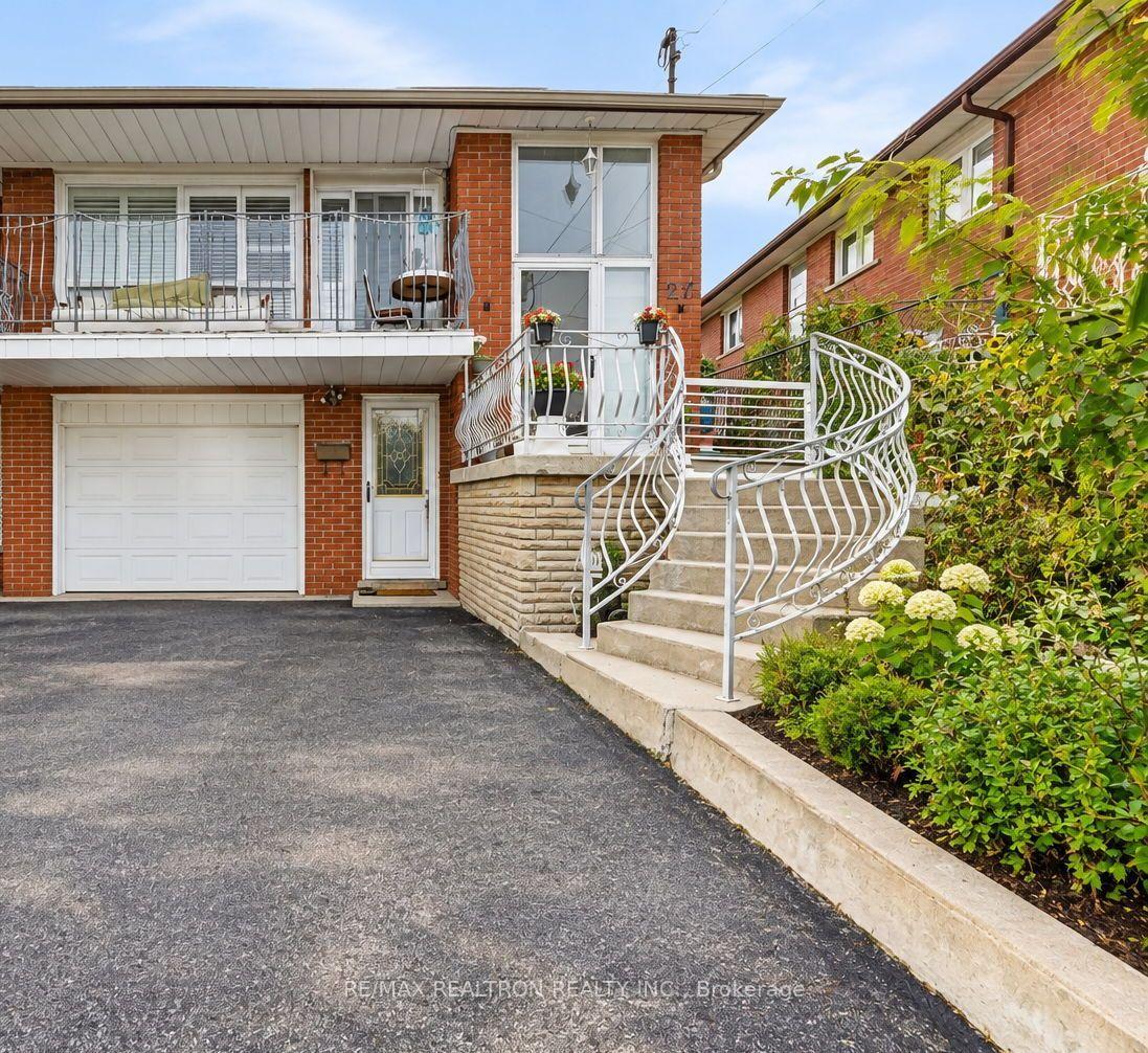 Photo 2 of 26 Brubeck Road, North York, Humbermede — HOMEH