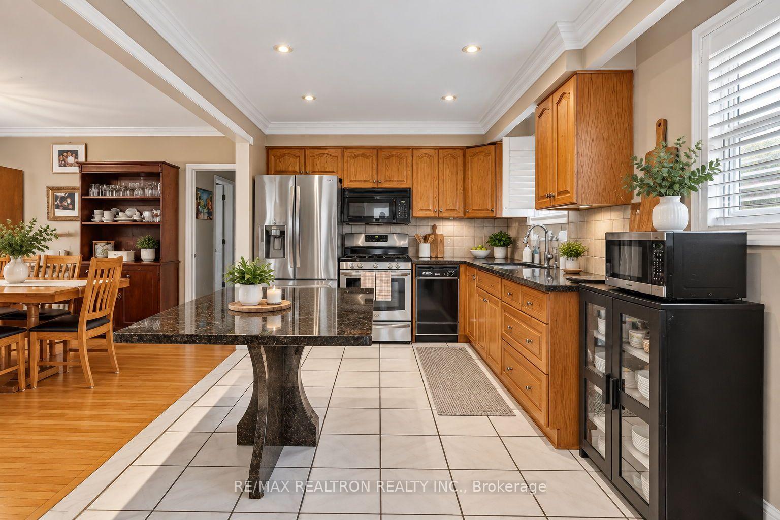 Photo 5 of 26 Brubeck Road, North York, Humbermede — HOMEH