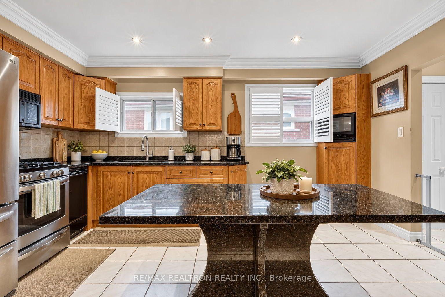 Photo 6 of 26 Brubeck Road, North York, Humbermede — HOMEH