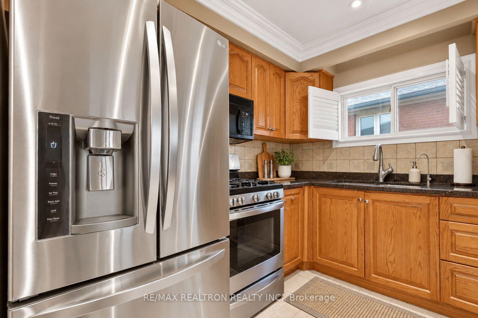 Photo 7 of 26 Brubeck Road, North York, Humbermede — HOMEH