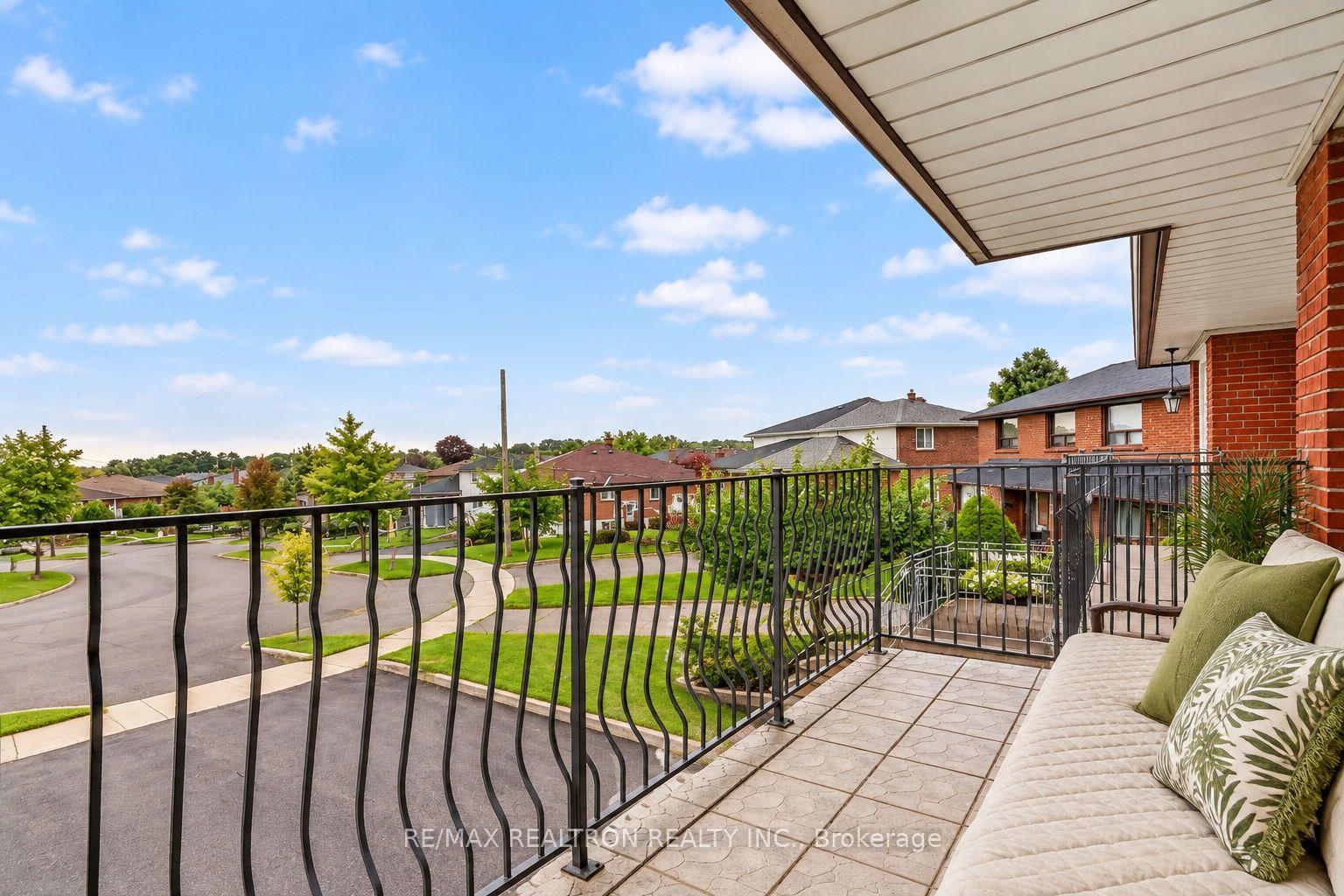 Photo 17 of 26 Brubeck Road, North York, Humbermede — HOMEH