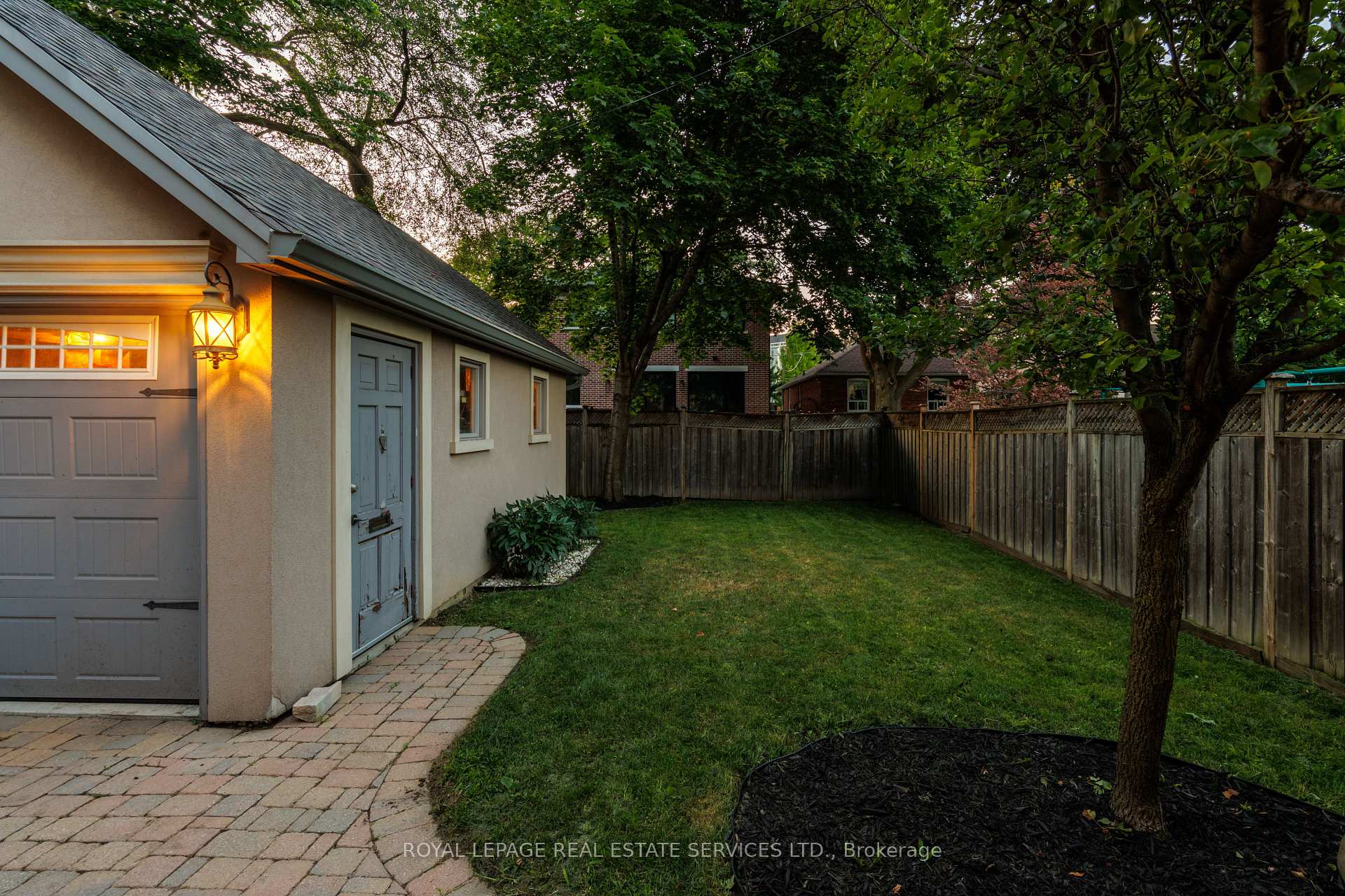 Photo 5 of 4 Springbrook Gardens, Etobicoke, Stonegate-Queensway — HOMEH