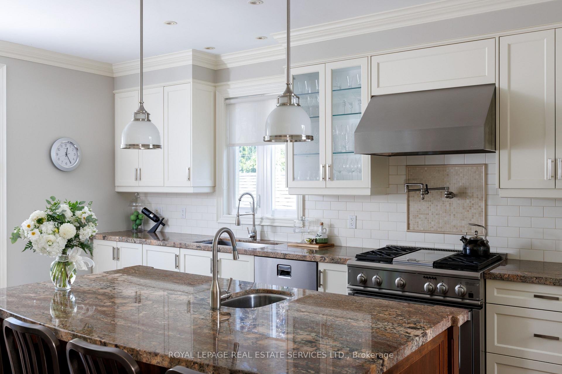 Photo 17 of 4 Springbrook Gardens, Etobicoke, Stonegate-Queensway — HOMEH