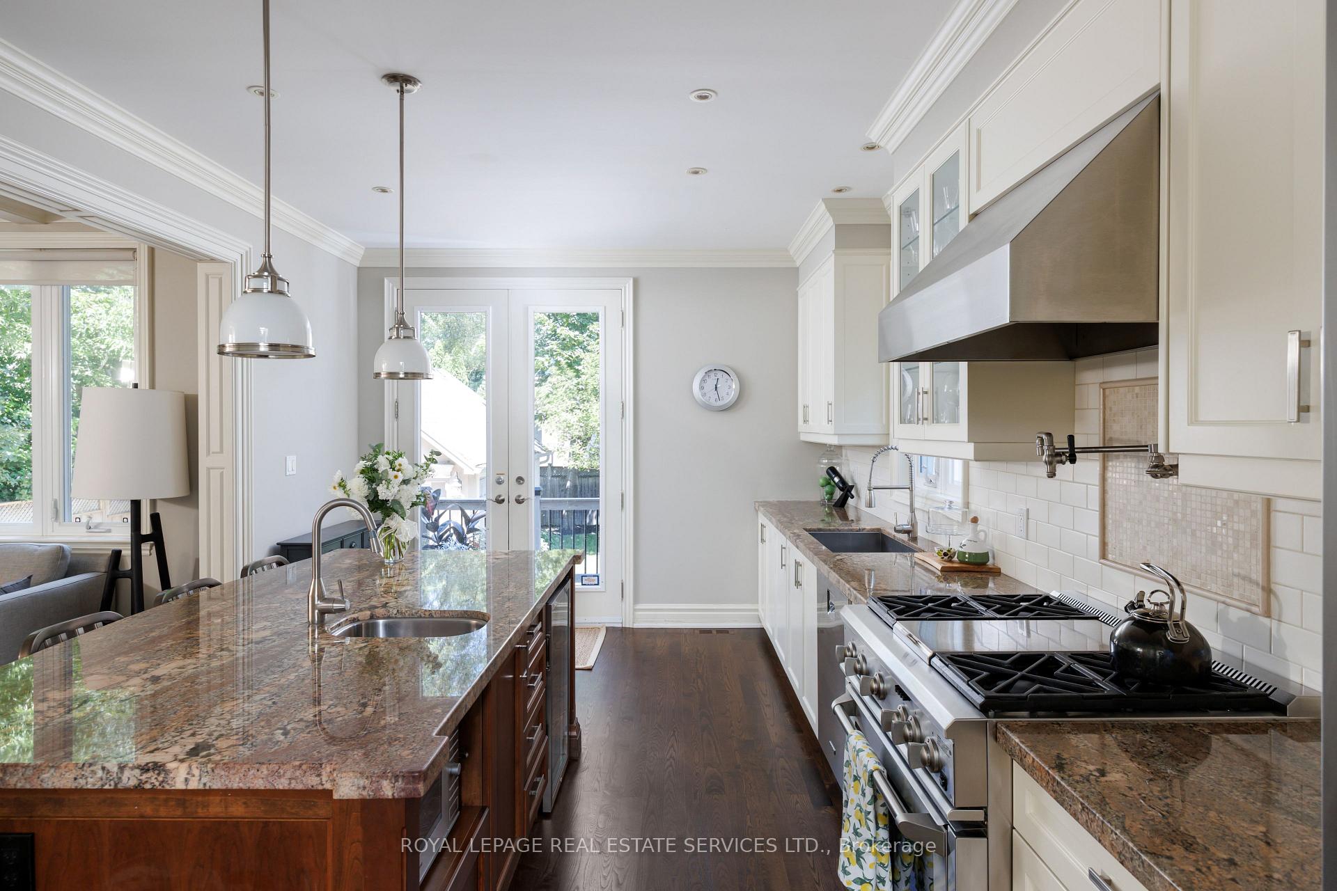 Photo 18 of 4 Springbrook Gardens, Etobicoke, Stonegate-Queensway — HOMEH
