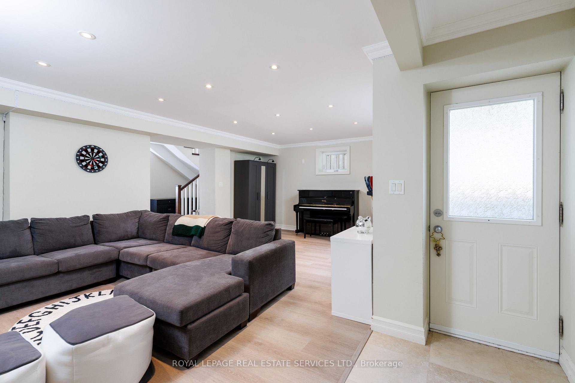 Photo 39 of 4 Springbrook Gardens, Etobicoke, Stonegate-Queensway — HOMEH