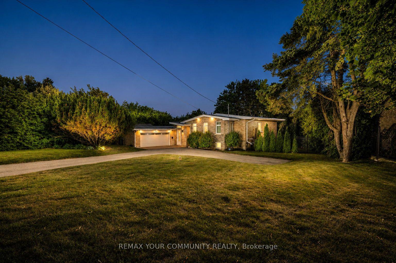 Photo 3 of 35 Idleswift Drive, Vaughan, Uplands — HOMEH