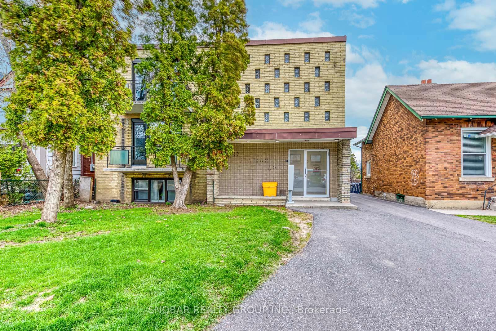 Photo 2 of Unit #11, 17 Station Road, Etobicoke, Mimico — HOMEH