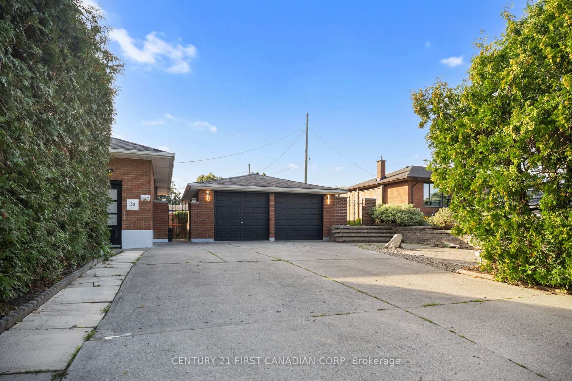 Photo 2 of 38 Silverdale Crescent, London, South T — HOMEH