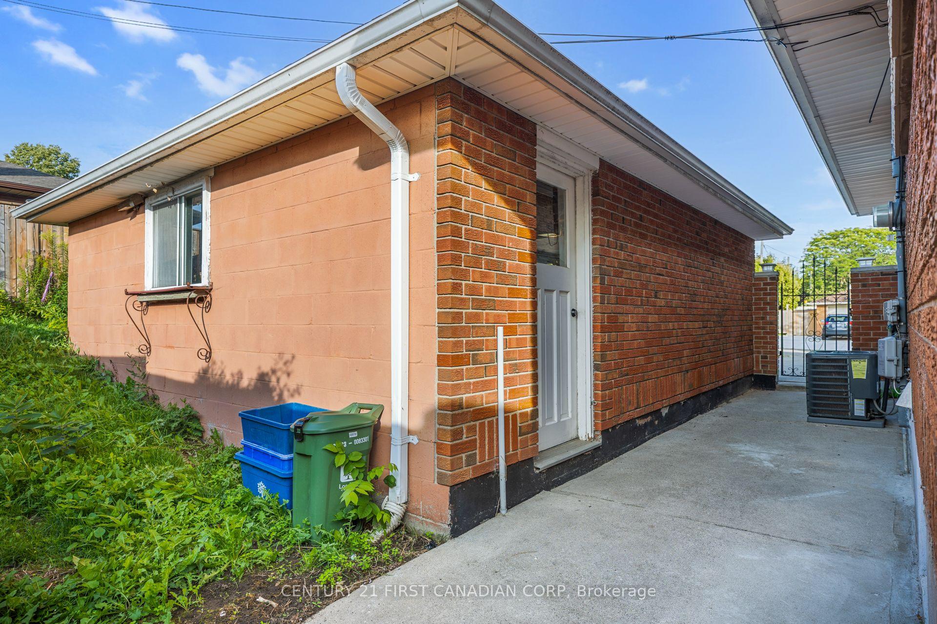Photo 35 of 38 Silverdale Crescent, London, South T — HOMEH