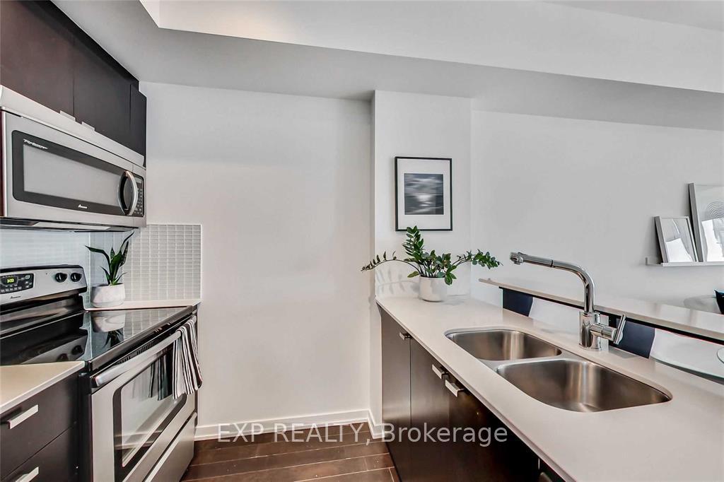 Photo 5 of Unit 2607, 103 The Queensway, Toronto, High Park-Swansea — HOMEH