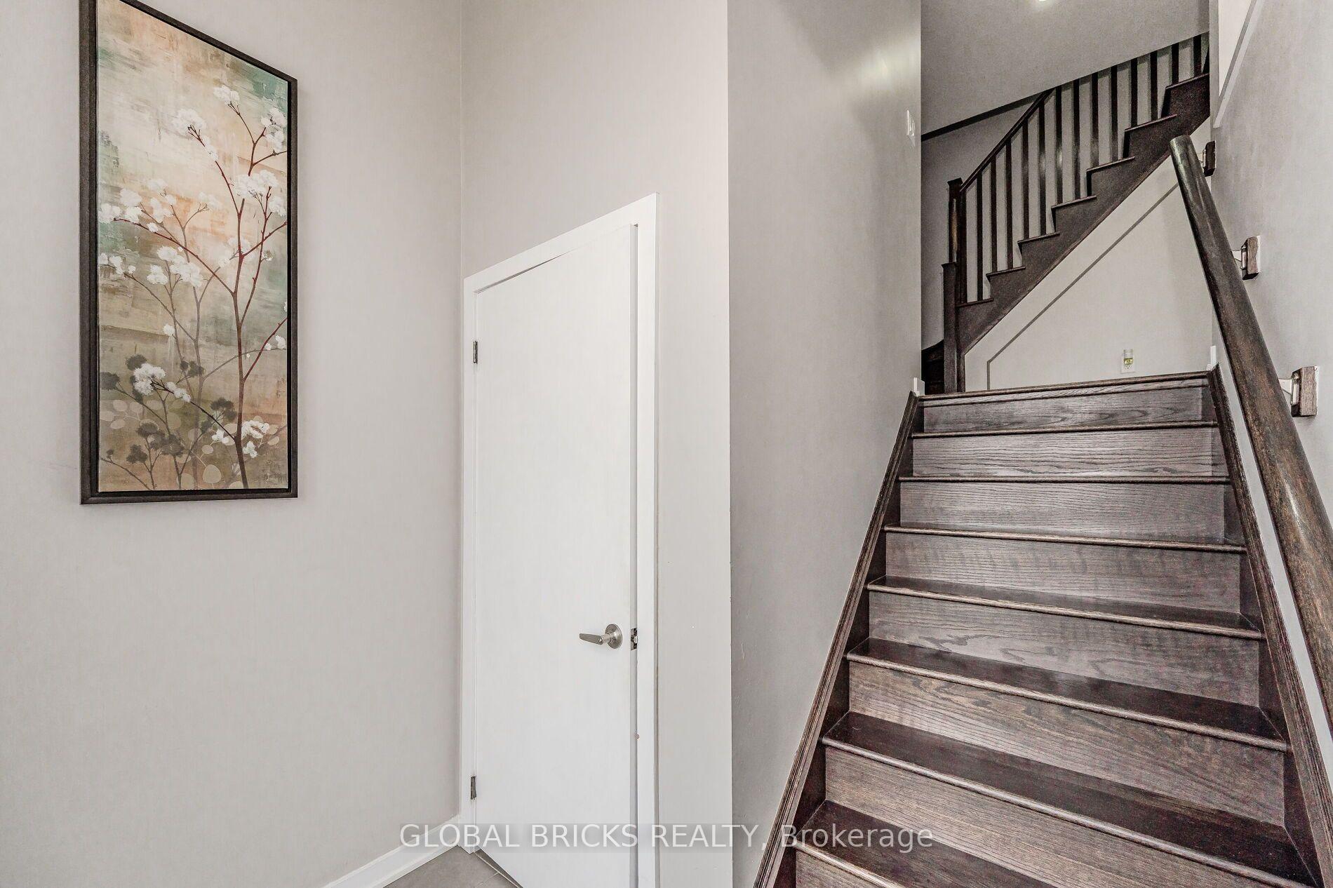 Photo 2 of 40 Crafter Crescent, Hamilton, Stoney Creek Mountain — HOMEH
