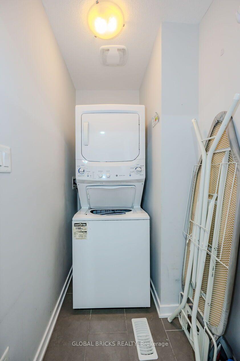 Photo 3 of 40 Crafter Crescent, Hamilton, Stoney Creek Mountain — HOMEH