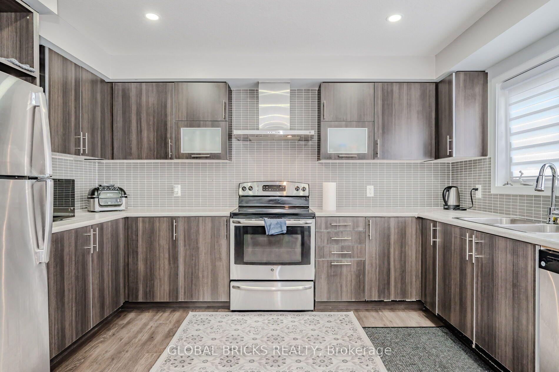 Photo 8 of 40 Crafter Crescent, Hamilton, Stoney Creek Mountain — HOMEH