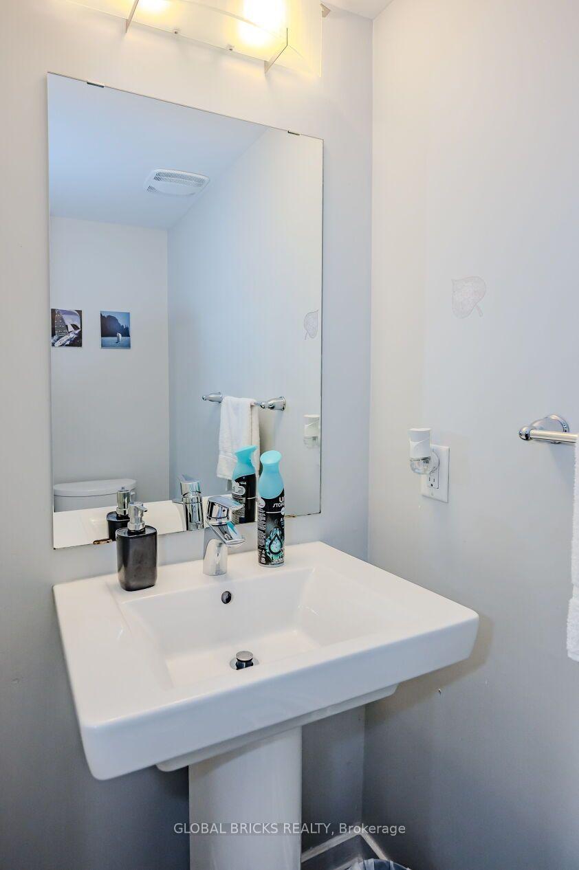 Photo 9 of 40 Crafter Crescent, Hamilton, Stoney Creek Mountain — HOMEH