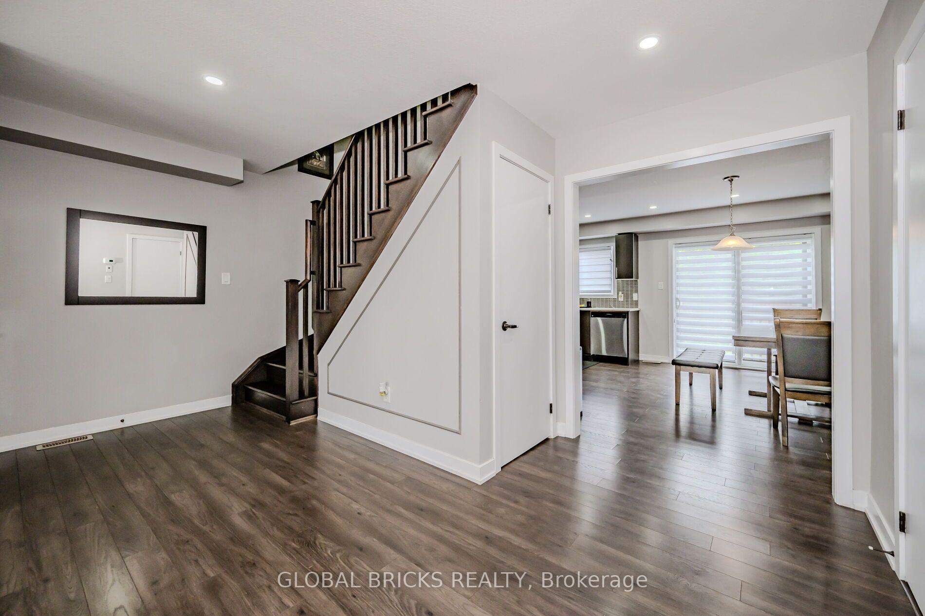 Photo 10 of 40 Crafter Crescent, Hamilton, Stoney Creek Mountain — HOMEH