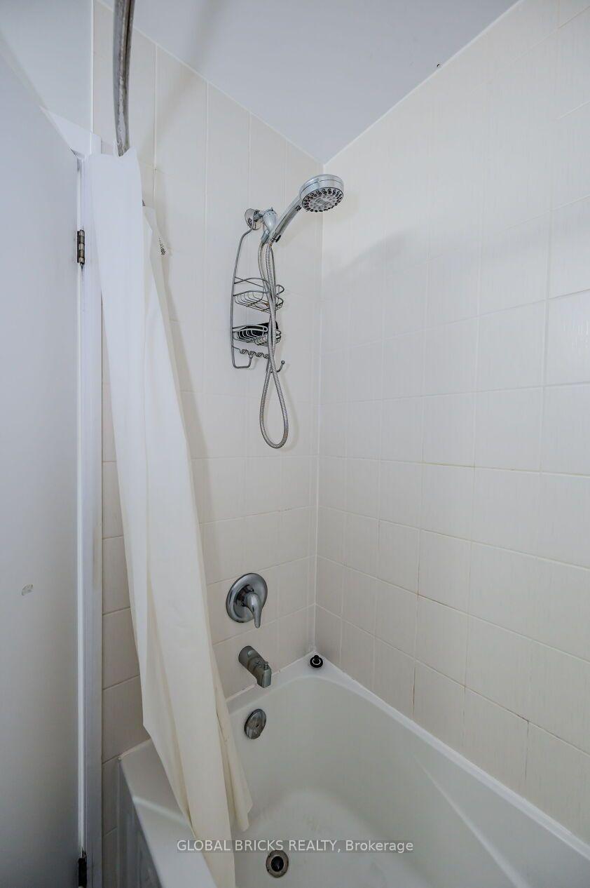 Photo 25 of 40 Crafter Crescent, Hamilton, Stoney Creek Mountain — HOMEH