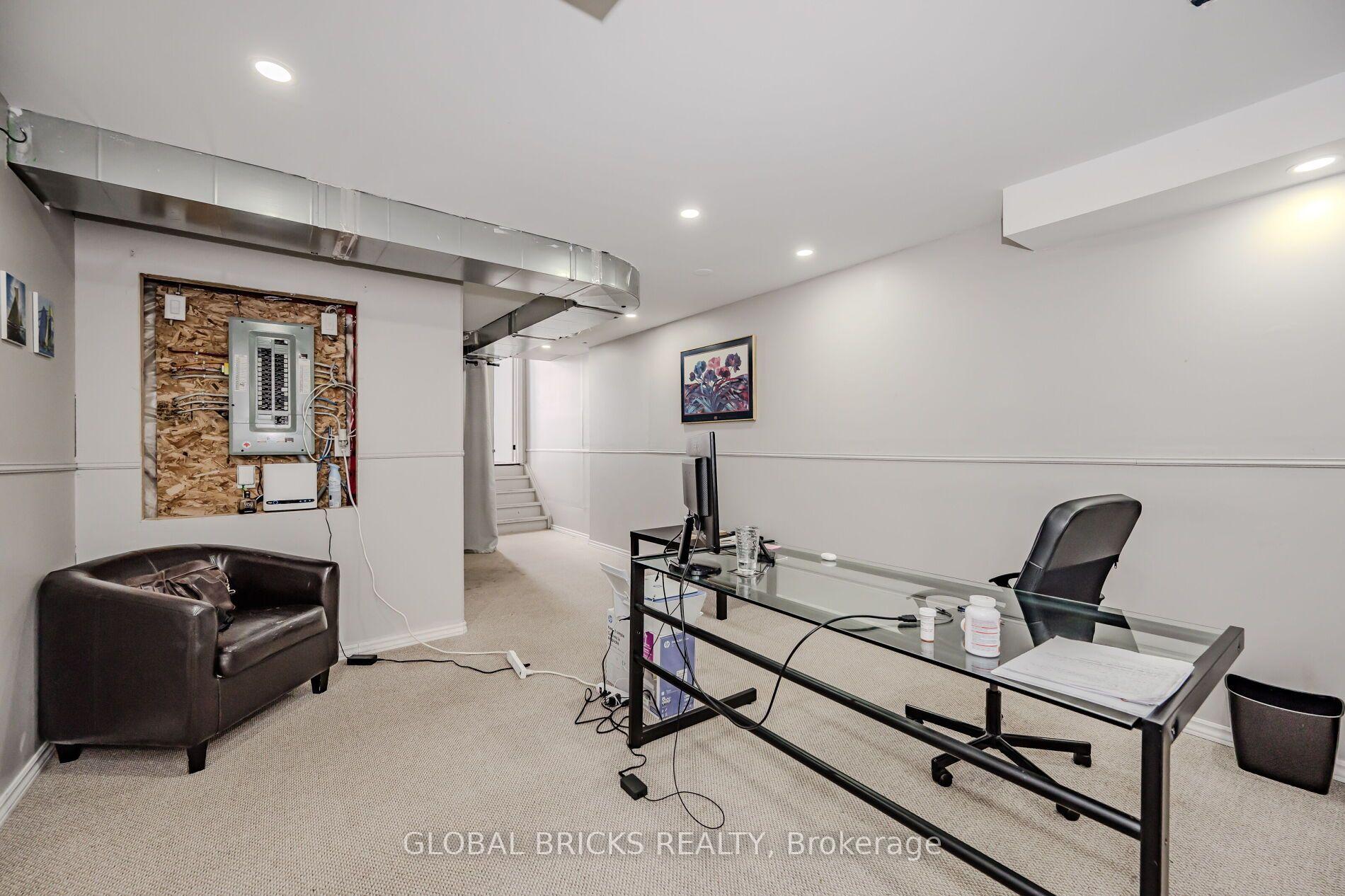 Photo 28 of 40 Crafter Crescent, Hamilton, Stoney Creek Mountain — HOMEH