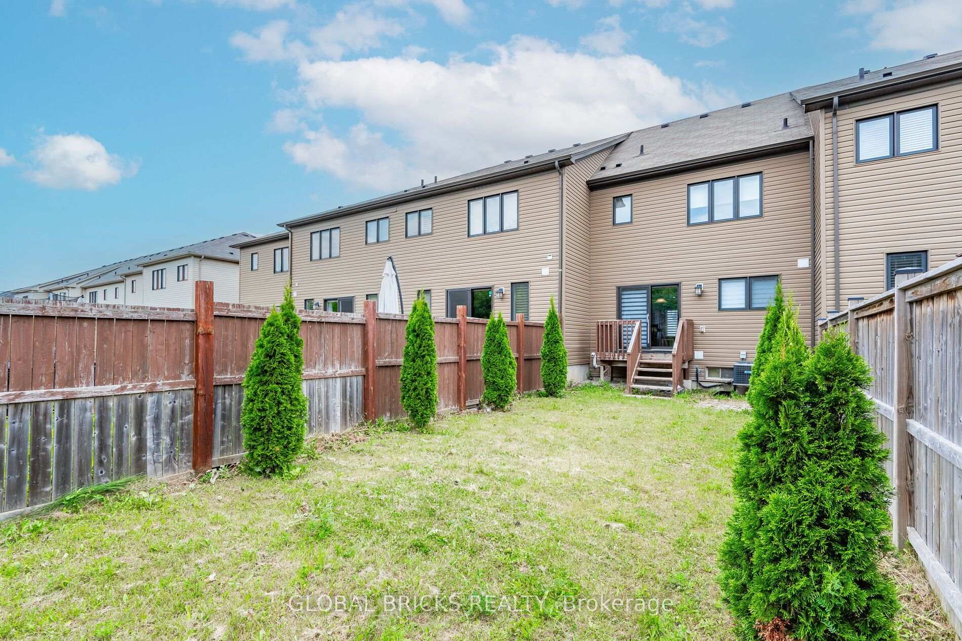 Photo 29 of 40 Crafter Crescent, Hamilton, Stoney Creek Mountain — HOMEH