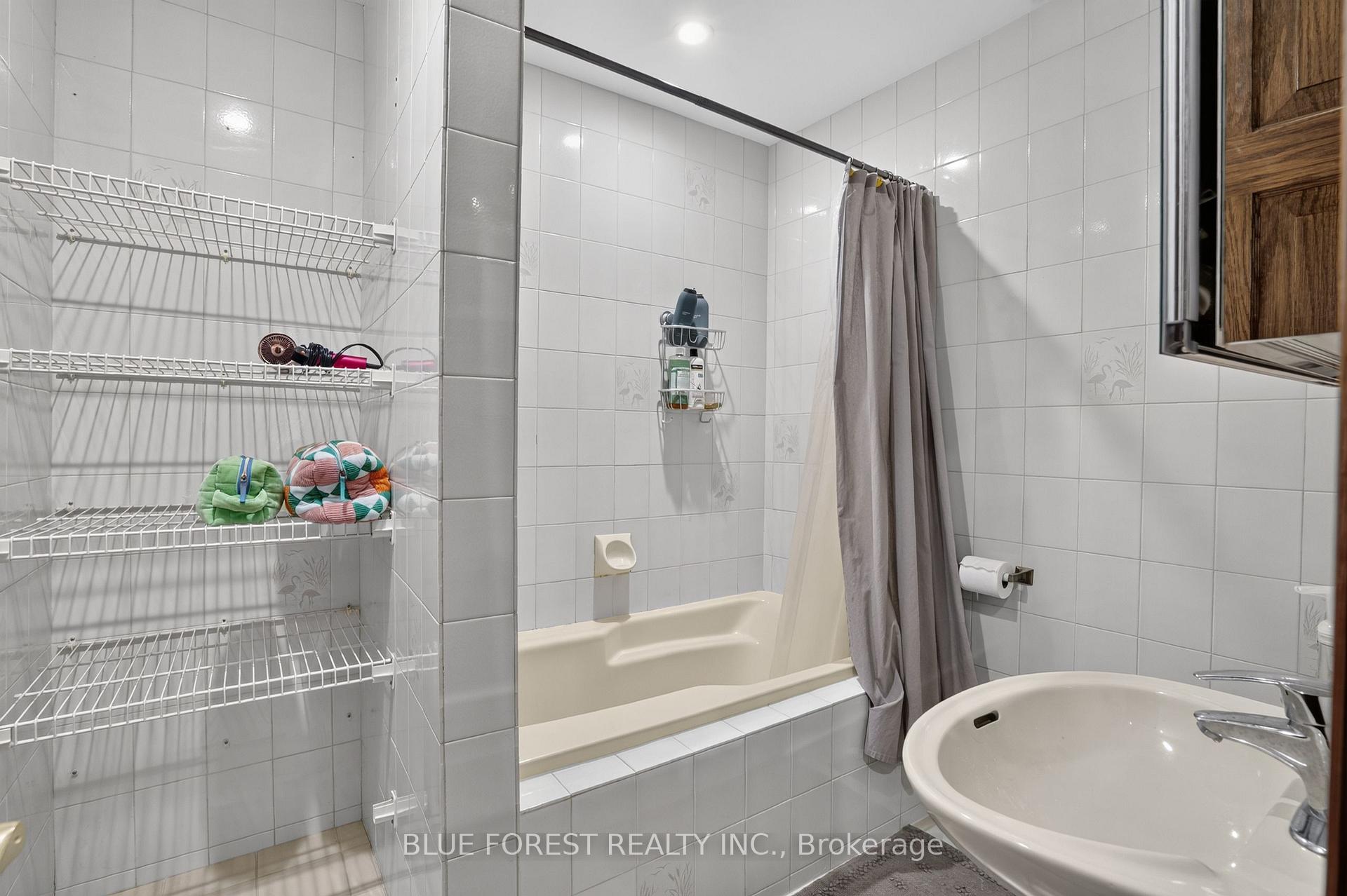 Photo 36 of 152 Albert Street, London, East F — HOMEH